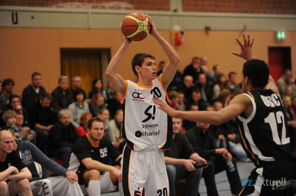 Kai Patte (l.) und der TVI hatten den UBC Münster am Samstagabend komplett im Griff.