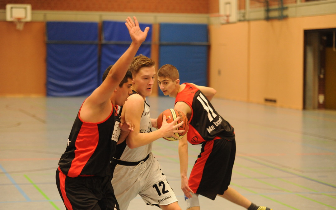 Leon Heileman (Nr. 12) und die U18 werden die Regionalliga-Saison auf einem starken dritten Platz beenden.