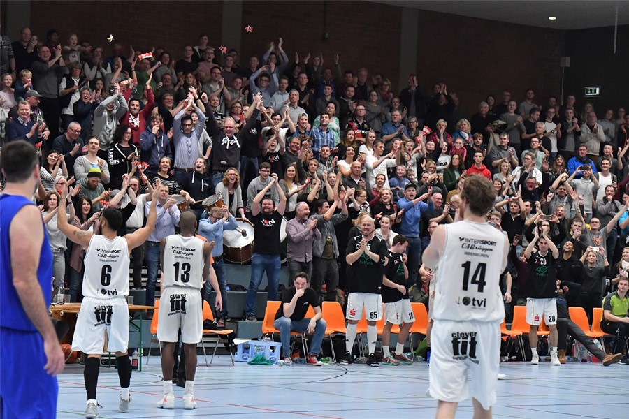 1022 Fans erleben magischen Basketballabend