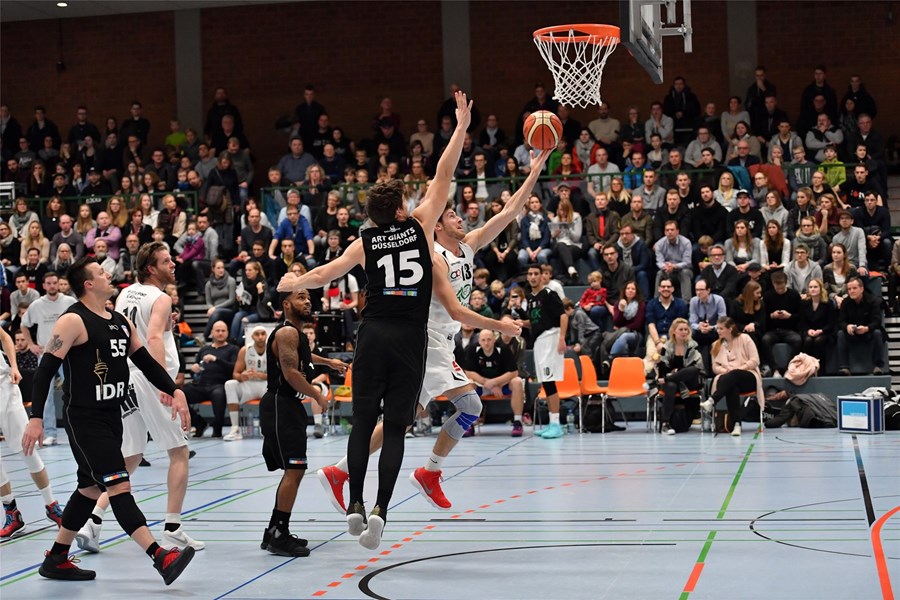 Mit 1.000 Fans im Rücken den Spitzenreiter stürzen