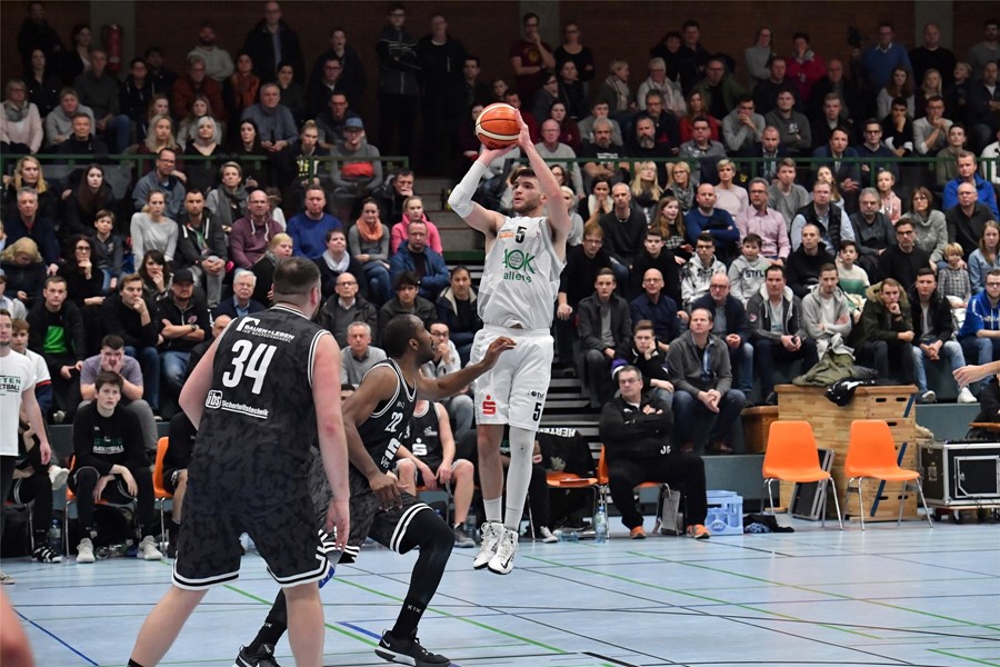 AOK Ballers in Salzkotten in der Pflicht