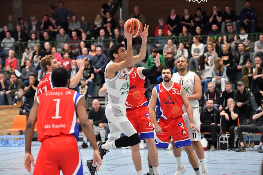 Bittere 93:94-Pleite zum Abschluss